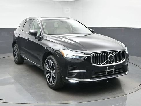 Used 2023 Volvo XC60 B5 Plus w/ Climate Package AWD/4WD image 2