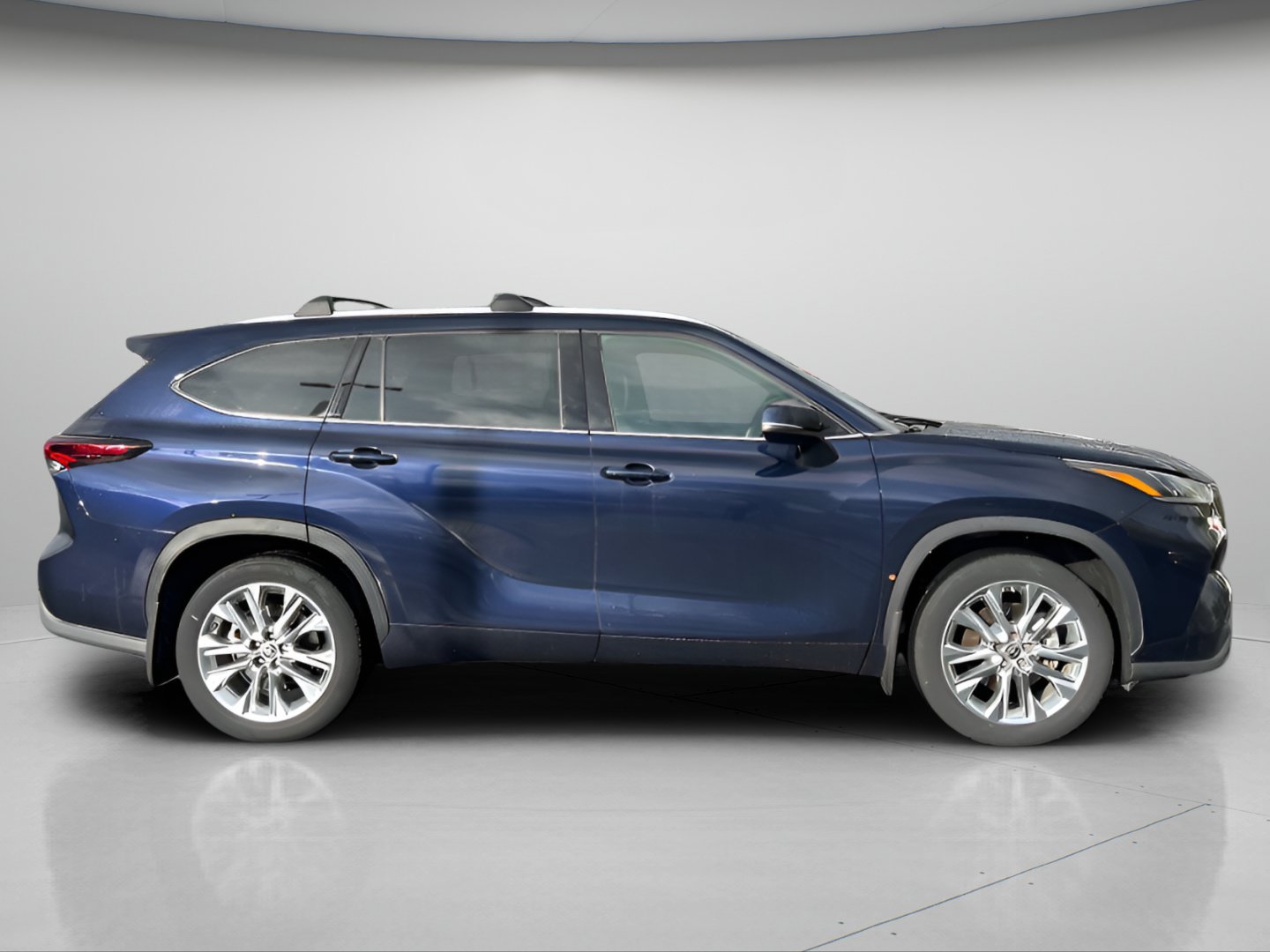 Used 2024 Toyota Highlander Limited AWD/4WD image 4