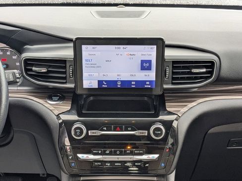 Used 2022 Ford Explorer Limited w/ Equipment Group 301A image 18