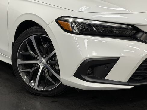 Used 2024 Honda Civic Touring image 4