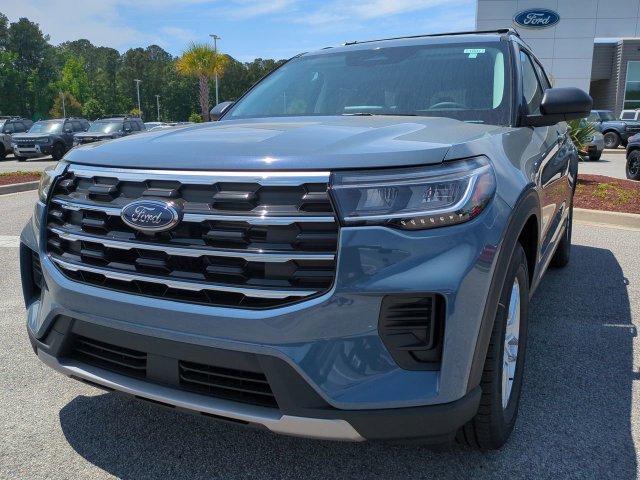 New 2026 Ford Explorer Active RWD image 8