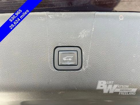 Used 2023 Chevrolet Traverse LT image 25