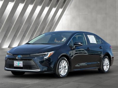 Used 2024 Toyota Corolla XLE FWD image 8