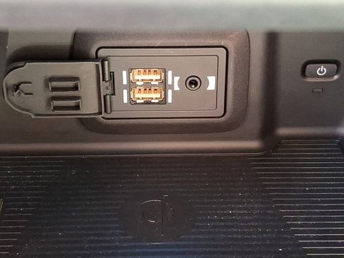 Certified 2021 Toyota Venza LE image 24