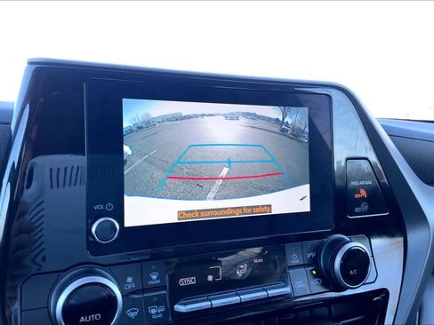 Certified 2025 Toyota Highlander LE image 26