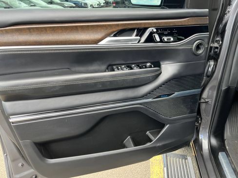 Used 2023 Jeep Grand Wagoneer Series II AWD/4WD image 20