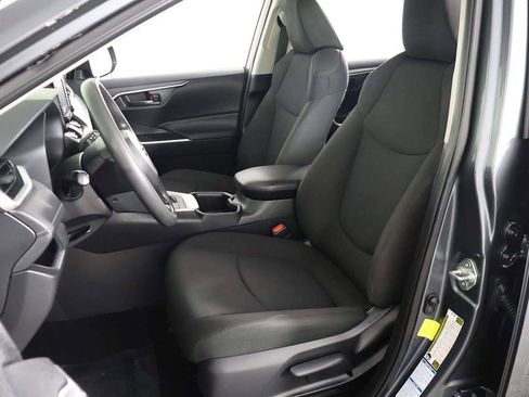 Used 2022 Toyota RAV4 LE image 25