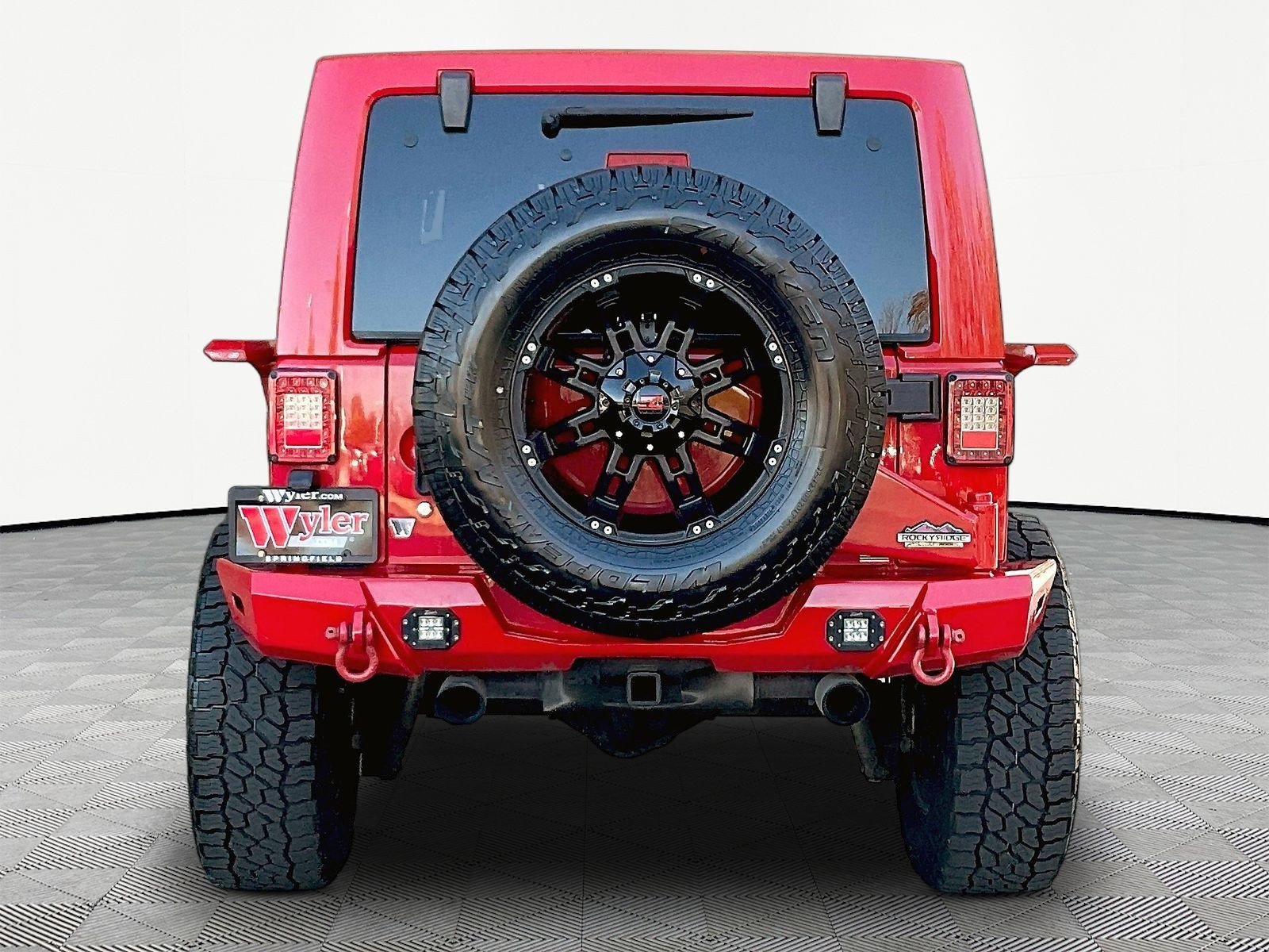 Used 2017 Jeep Wrangler Unlimited Sahara w/ Connectivity Group AWD/4WD image 5