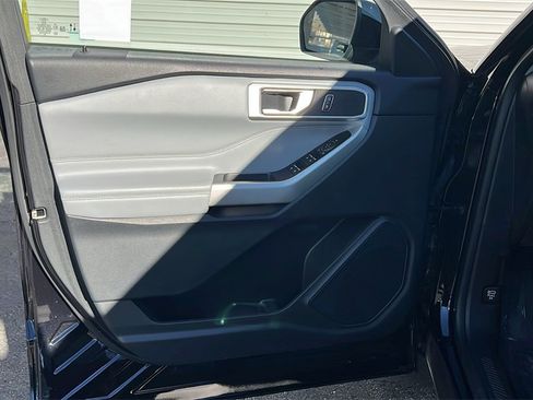 Certified 2022 Ford Explorer XLT w/ Equipment Group 202A image 11