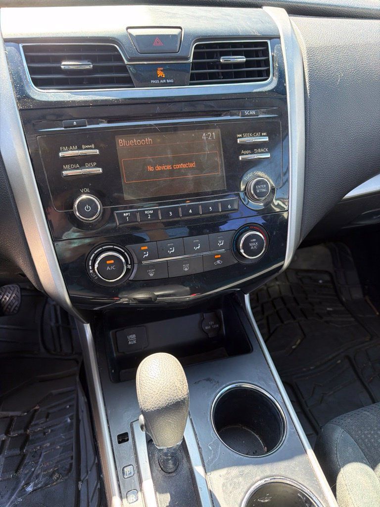 Used 2015 Nissan Altima 2.5 S w/ Special Edition Package FWD image 3