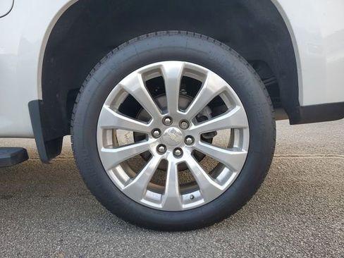 Used 2020 Chevrolet Silverado 1500 High Country w/ Technology Package image 13