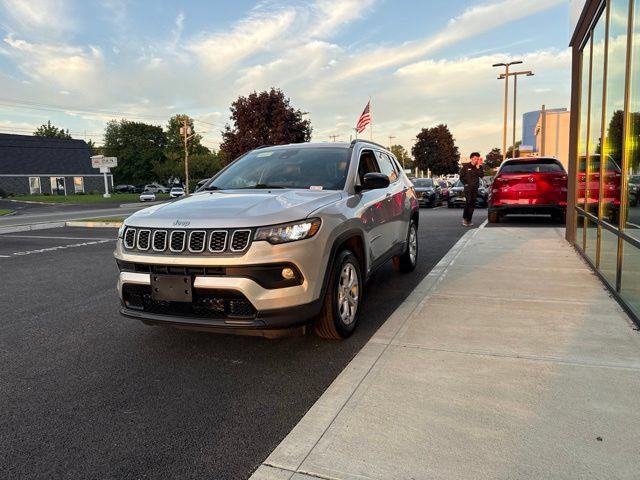 Used 2024 Jeep Compass Latitude AWD/4WD image 6