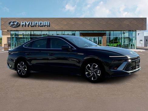 Certified 2025 Hyundai Sonata SEL AWD/4WD image 10