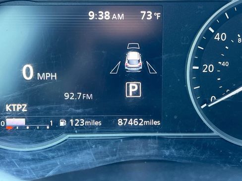 Used 2019 Nissan Kicks SR w/ Interior Electronics Package FWD image 10