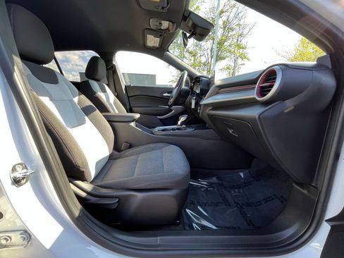 Certified 2024 Chevrolet Trax RS FWD image 22