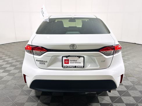 Used 2025 Toyota Corolla LE FWD image 4
