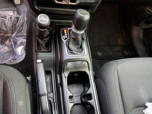 Used 2023 Jeep Gladiator Sport image 18