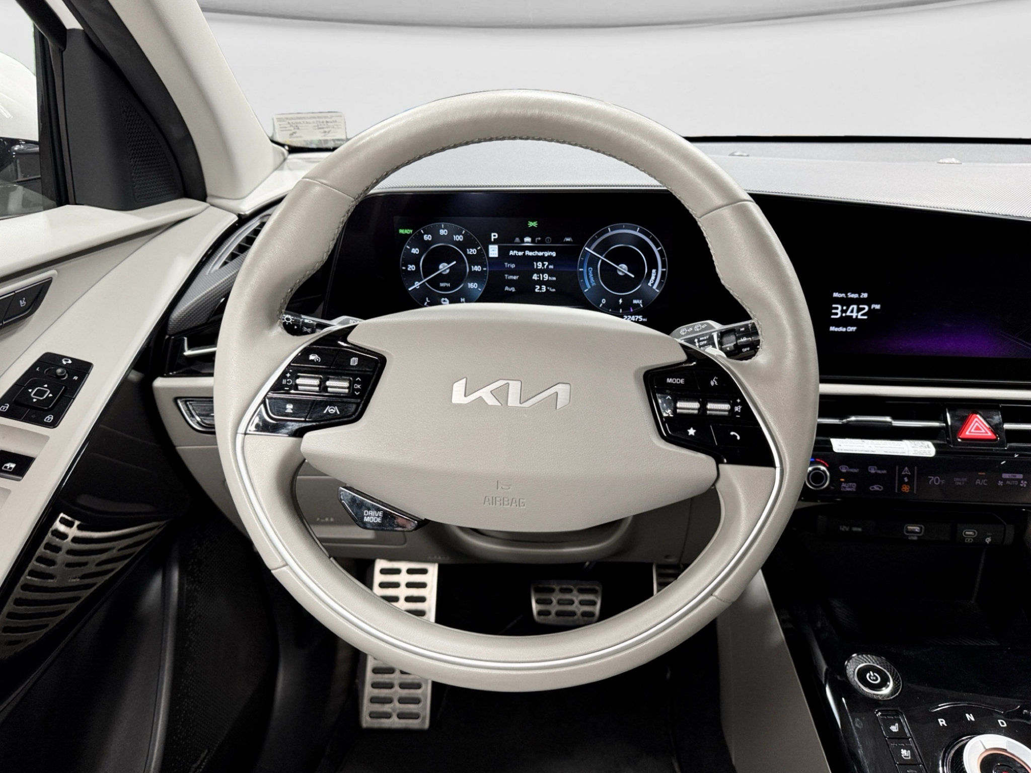 Used 2023 Kia Niro Wave w/ Wave Preserve Package FWD image 8