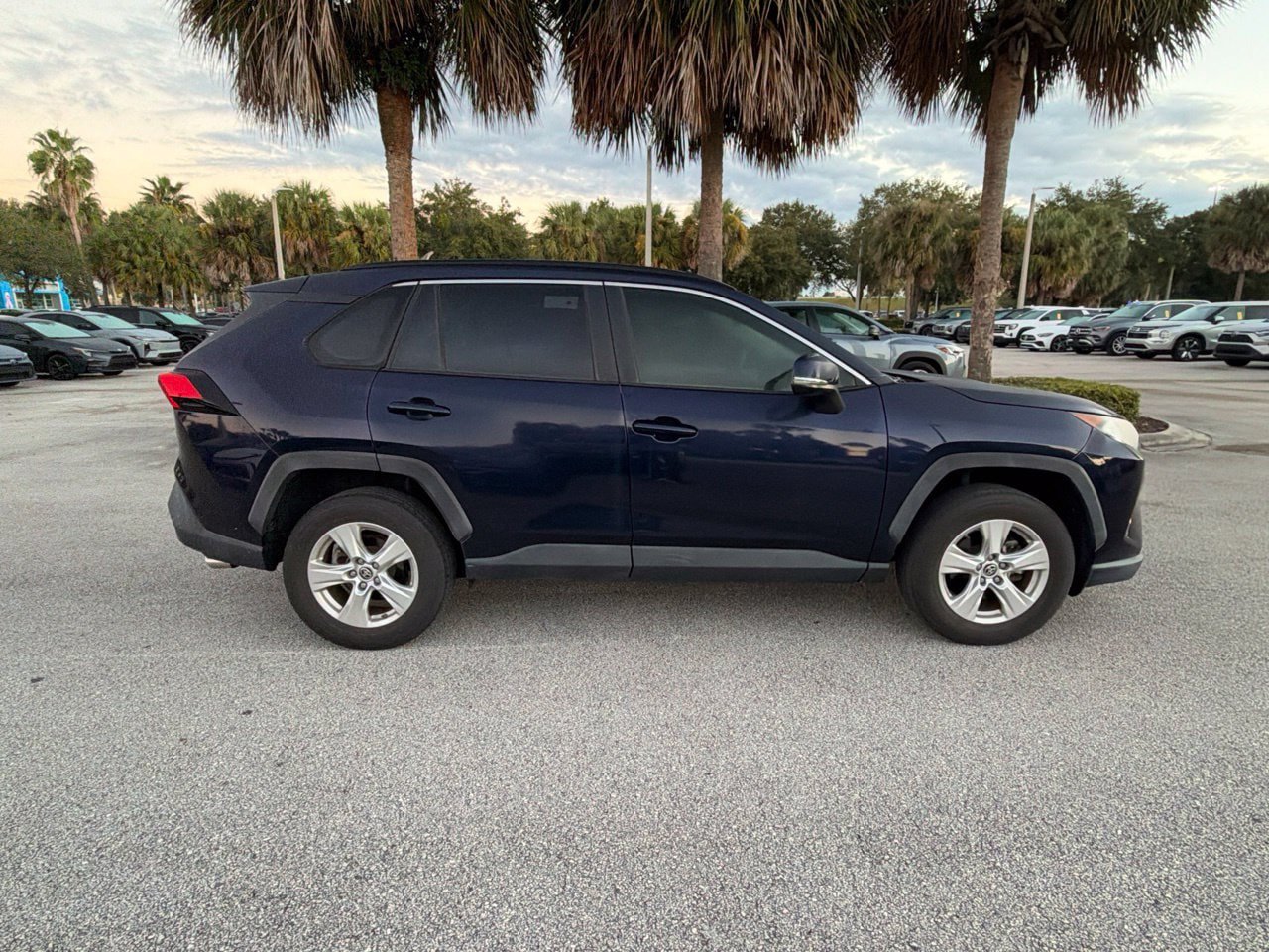 Used 2019 Toyota RAV4 XLE FWD image 4