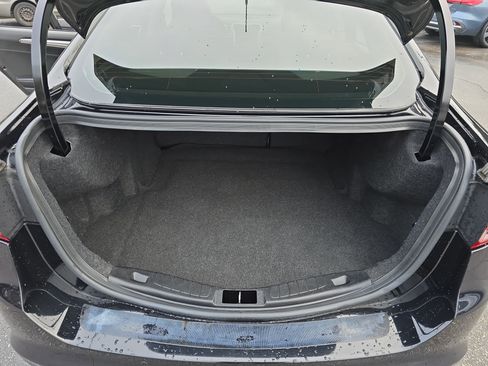 Used 2017 Ford Fusion SE w/ Fusion SE Technology Package image 12