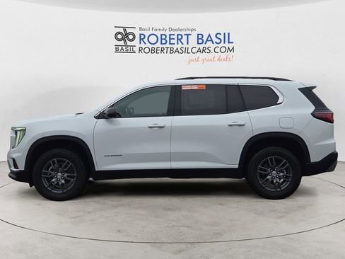 Used 2025 GMC Acadia Elevation image 2