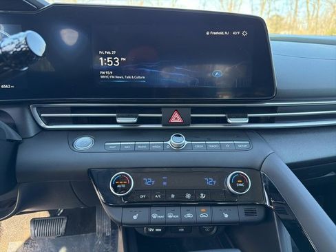 Certified 2023 Hyundai Elantra Limited image 23