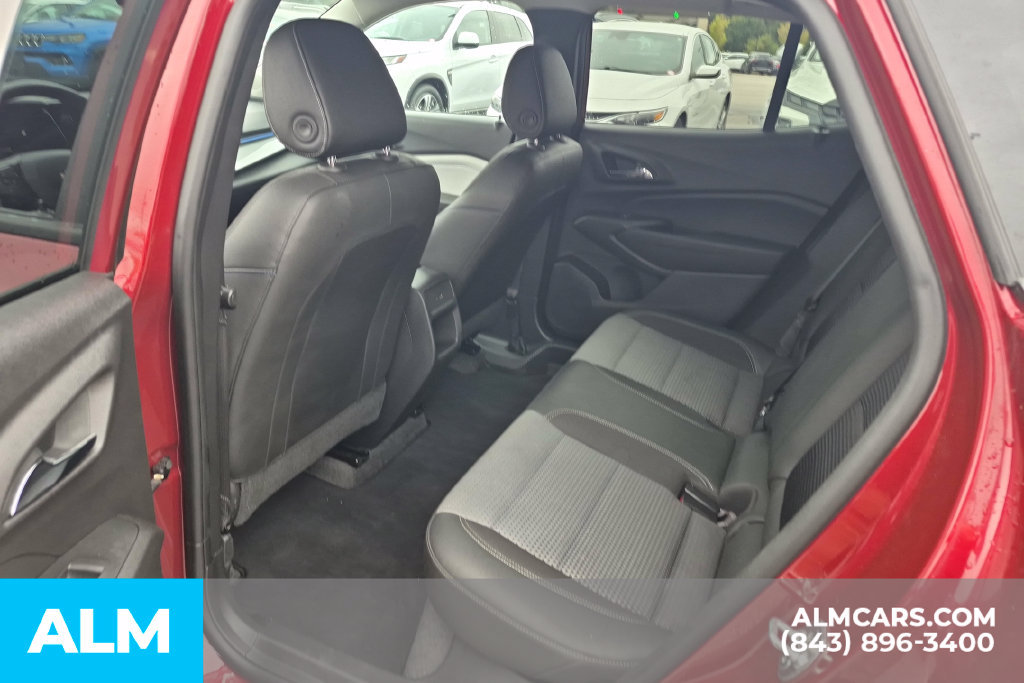 Used 2025 Chevrolet Trax LT FWD image 16