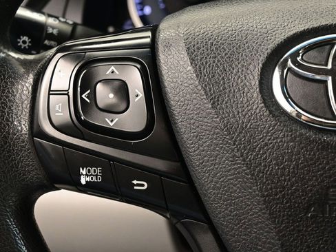 Used 2016 Toyota Camry LE image 2