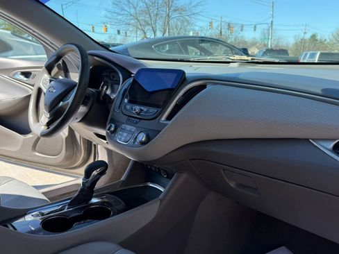 Used 2022 Chevrolet Malibu LT image 9