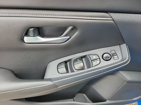Used 2025 Nissan Sentra SV FWD image 24