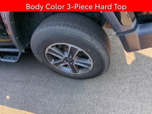 Used 2023 Jeep Wrangler Unlimited Sahara AWD/4WD image 5