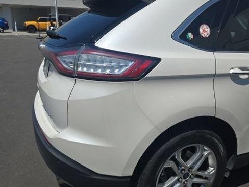 Used 2017 Ford Edge Titanium w/ Technology Package FWD image 9