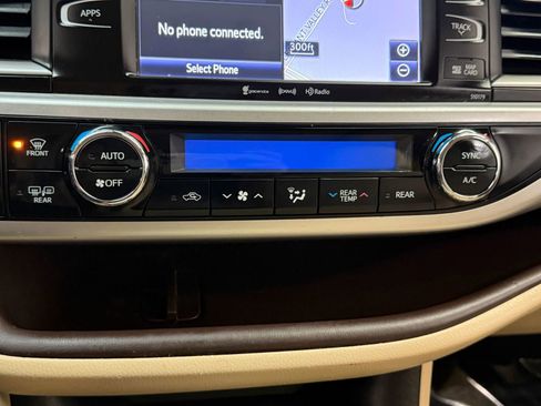 Used 2017 Toyota Highlander XLE image 36