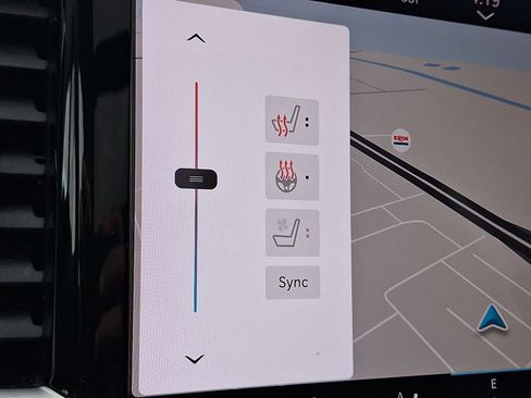 Used 2023 Chrysler Pacifica Limited w/ Uconnect Theater Family Group image 21