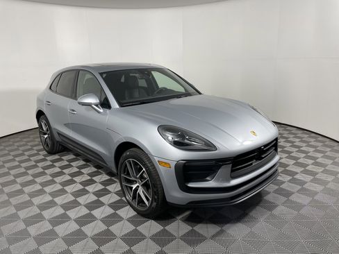 Used 2025 Porsche Macan image 9