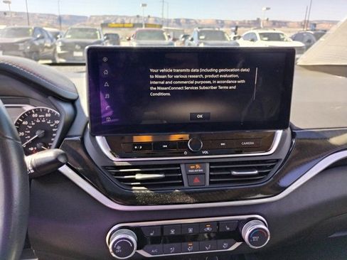 Used 2023 Nissan Altima 2.5 SR w/ SR Premium Package image 17