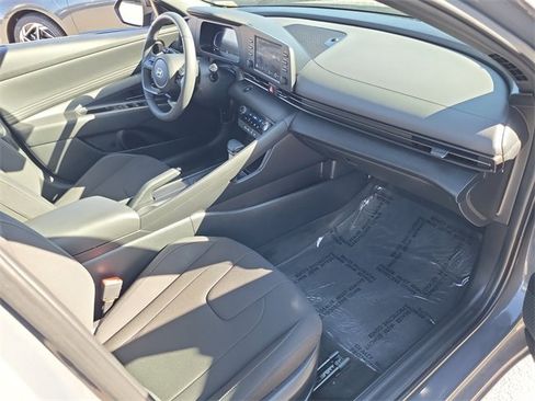 Used 2025 Hyundai Elantra Sport image 16