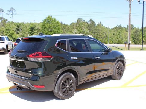 Used 2018 Nissan Rogue SV w/ Premium Package image 4