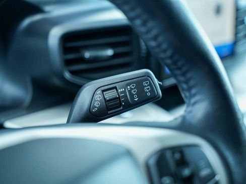 Used 2023 Ford Explorer XLT image 39