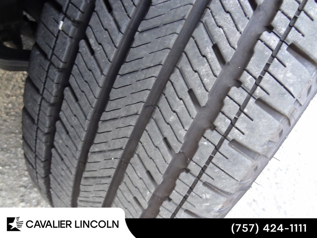 Used 2026 Lincoln Navigator L Premier AWD/4WD image 49