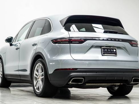 Used 2023 Porsche Cayenne w/ Premium Package AWD/4WD image 13