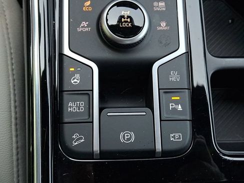 Certified 2025 Kia Sorento SX Prestige AWD/4WD image 24