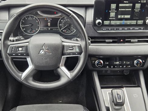 Used 2024 Mitsubishi Outlander SE image 10