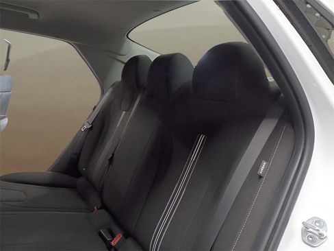 Used 2024 Hyundai Elantra SEL image 18