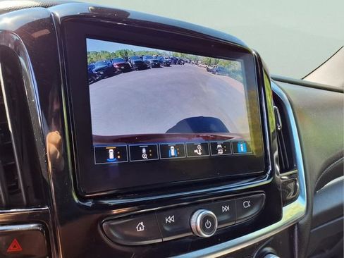 Used 2023 Chevrolet Traverse LT w/ Rear Camera Mirror Package AWD/4WD image 19