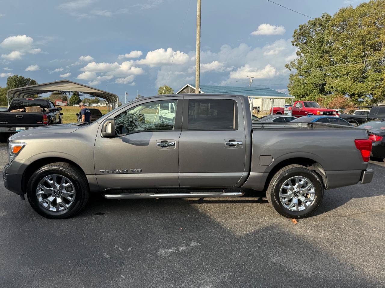 Used 2020 Nissan Titan SV w/ SV Convenience Package AWD/4WD image 8