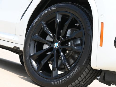 Used 2025 BMW X4 xDrive30i w/ Premium Package AWD/4WD image 11