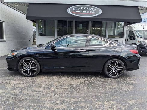 Used 2017 Honda Accord Touring image 2