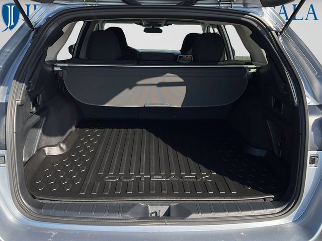 Used 2025 Subaru Outback Premium AWD/4WD image 9