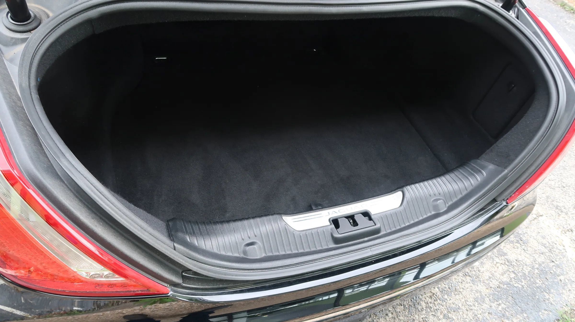 Used 2014 Jaguar XJ R LWB RWD image 14
